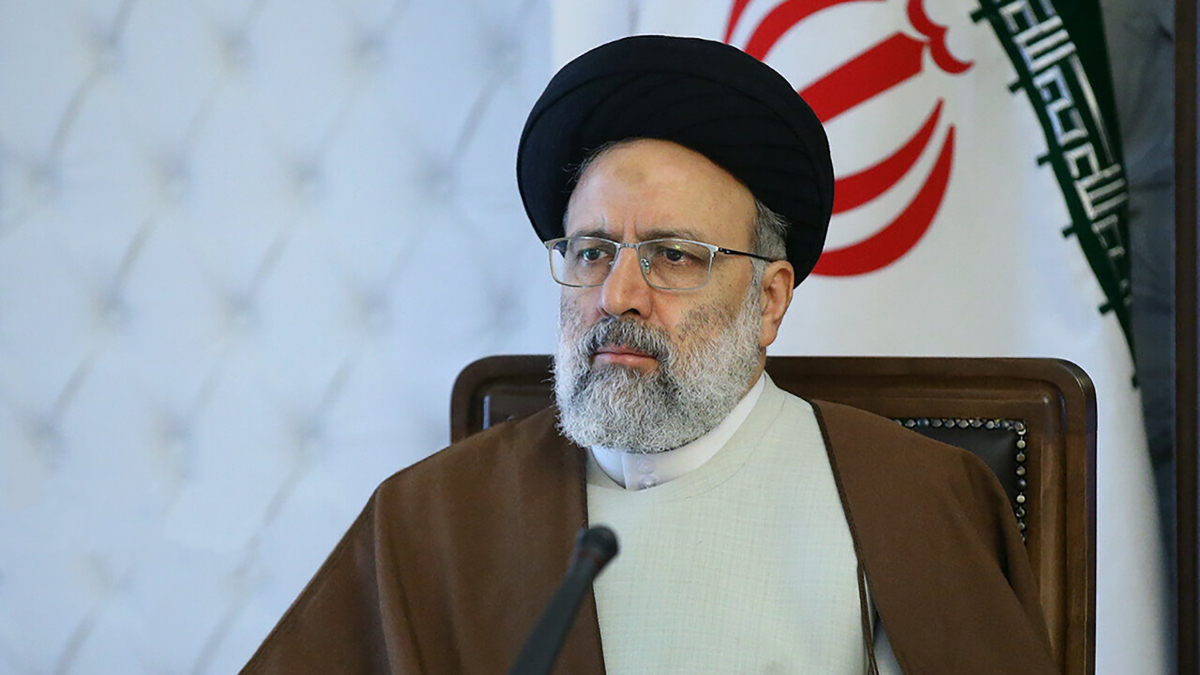 نباید از بانیان وضع موجود در اداره کشور استفاده شود