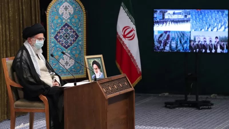 هشدار آیت‌الله خامنه‌ای در۱۱مهر۱۴۰۰: کشورهایی که توهم تکیه به دیگران را دارند به زودی سیلی می‌خورند