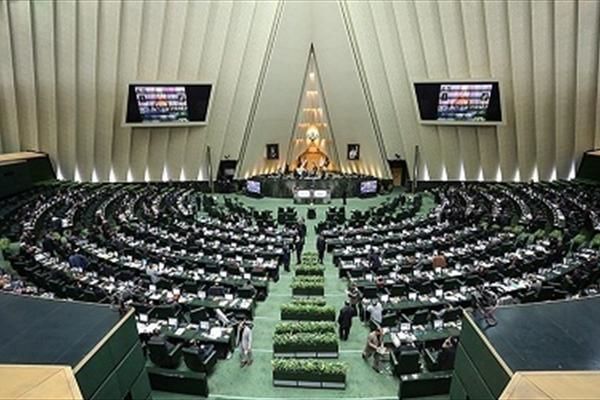 بلاتکلیفی ارز ۴۲۰۰ تومانی در میدان بهارستان/ عضو کمیسیون تلفیق: در مسائل امنیتی نگرانی هایی وجود دارد/ قالیباف: بند مرتبط به ارز ۴۲۰۰ تومانی در لایحه بودجه به کمیسیون تلفیق ارجاع داده شد
