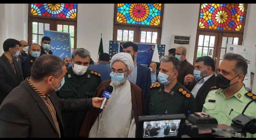 میزخدمت رزمایش فاطمی به همت سردارعبدالله پورفرماندهی سپاه قدس گیلان، عباس حسینی جانشین سپاه قدس گیلان درامور اقشار و رضا رنجبر مسئول بسیج ادارات و کارمندان سپاه قدس گیلان در مصلی رشت برگزار گردید