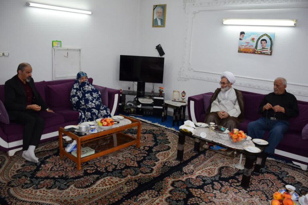 آیت‌الله فلاحتی دردیدار با خانواده های شهدا : پدران و مادران شهدا از روحیه بالایی برخوردارند و برای رفع مشکلات احتمالی محله و جامعه خود دغدغه دارند و گام بر می دارند+ تصاویر
