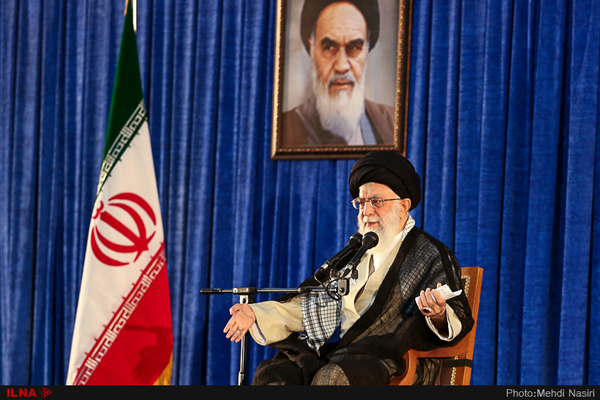 جمعی از پیشکسوتان و فرماندهان دفاع مقدس با رهبر انقلاب دیدار می‌کنند