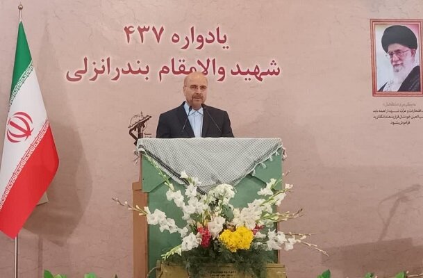 فرهنگ شهدا گره گشای مشکلات مادی و معنوی ماست /برای شکوفاسازی استعدادها باید شایسته سالاری را نهادینه کنیم نه حزب بازی و سیاسی بازی و طایفه بازی را/ باید به لیاقت‌ها توجه کنیم