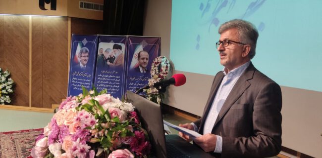 دکتر آشوبی در معارفه خود :کارم را از خانه بهداشت مناطق محروم آغاز کرده ام/ پزشکان متخصص در شهرستانها افزایش خواهند یافت/ رضایت مردم و کارکنان برنامه جدی من است