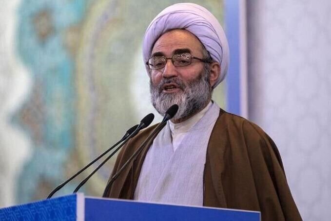 به مسئولین و مدیران توصیه می‌کنم خود را صیانت کنند، چشمهای بیدار همه جا هستند شما را می‌بینند که چه می‌کنید لذا فکر نکنید کسی شما را نمی‌بیند/ اگر مسکن به بخش خصوصی سپرده شود، بخش خصوصی اول نفع خود را در نظر گرفته بعد به فکر خانه مردم می‌شود/جلوی تورم افسار گسیخته کالاهای اساسی گرفته شود