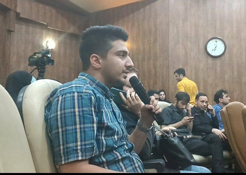 سجاد مصلحی خبرنگار و فعال رسانه ای :دانشجوی امروزی از گوش کردن به صحبت های مسئولین در نشست های بعضا کسل کننده خسته شده و مترصد یک تریبون برای بیان درد و دل های خود با مسئولین است و صرفا نه در مراسمات روز دانشجو بلکه در طول سال تحصیلی انتظار ارتباط دو سویه را دارد