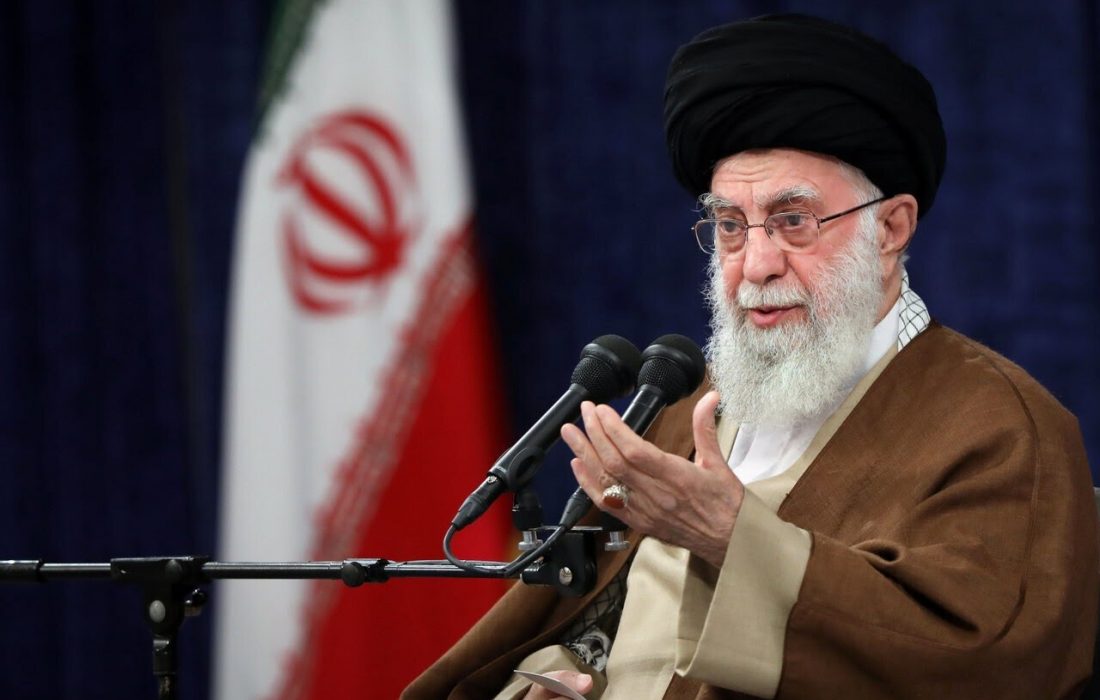 رهبر معظم انقلاب: رسانه‌ها بیش از موشک و پهپاد و هواپیما در عقب راندن حمله می‌کنند/هرکس رسانه قوی‌تر داشته باشد در اهدافی که دارد موفق‌تر خواهد بود