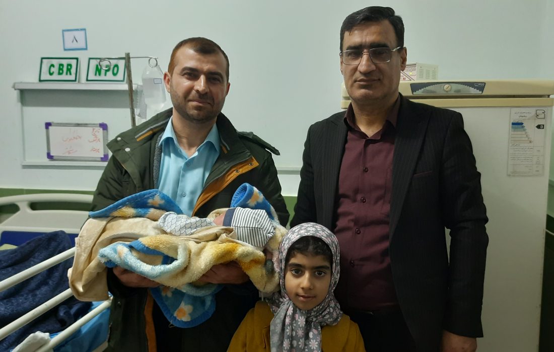 محمد حسین لطیف اولین نوزاد ۱۴۰۳ در بیمارستان الزهرا( س) رشت