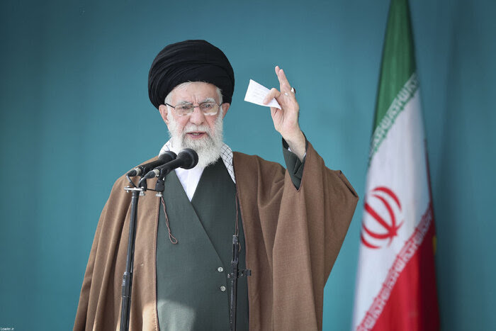 رهبر معظم انقلاب در خطبه‌های نماز عید سعید فطر:رژیم صهیونیستی در ماجرای حمله به کنسولگری باید تنبیه شود و تنبیه خواهد شد