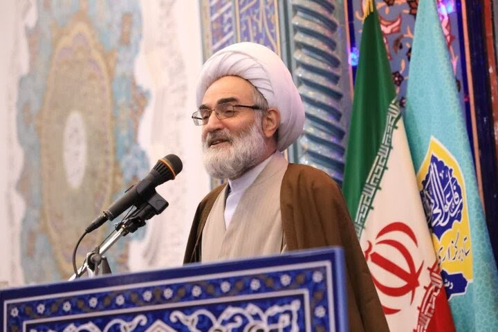 امام جمعه رشت در نماز عید قربان: مسئولان مسیر ساخت و ساز مسکن روستائیان را تسهیل کنند/هنجارشکنان بدانند که پلیس با هرگونه رفتار ناهنجار در سطح جامعه برخورد قاطع خواهد داشت
