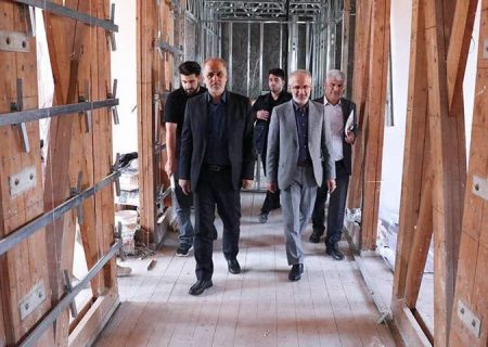 سید مهدی فلاح میری دادستان عمومی و انقلاب مرکز استان در راستای اعلام نگرانی و مطالبه شهروندان در خصوص روند بازسازی و مرمت هتل ایران رشت از این مجموعه بازدید کرد