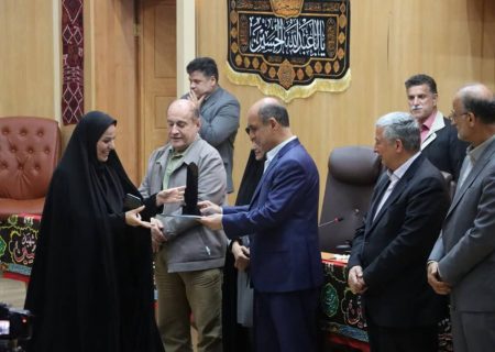 ازخبر تا اقدام: دهیاری که پیش از مدیریت، روایتگر مشکلات بود:گفت و گو با ام البنین فتوحی سدهی، دهیار نمونه شهرستان رشت :مشکلات یا حل می شود یا باید حل شود/اعتماد کردن به مردم، هر مسئولی را از گذرگاه مشکلات عبور می دهد