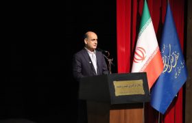حق شناس استاندار گیلان در تالار مرکزی رشت: باید از نگاه ریشه‌ای رسانه‌ها بهره گرفت/فعالیت رسانه‌ای ساعت مشخصی ندارد/باید پذیرفت که رسانه، زبان مردم است و مسئولان نباید از بیان صریح آن برآشفته شوند./خبرنگاران گیلانی همواره صریح، مطالبه‌گر و پیشگام بوده‌اند و مسئولان باید از ظرفیت‌های آنان برای حل مشکلات استان بهره‌مند شوند