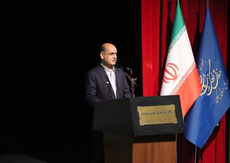 حق شناس استاندار گیلان در تالار مرکزی رشت: باید از نگاه ریشه‌ای رسانه‌ها بهره گرفت/فعالیت رسانه‌ای ساعت مشخصی ندارد/باید پذیرفت که رسانه، زبان مردم است و مسئولان نباید از بیان صریح آن برآشفته شوند./خبرنگاران گیلانی همواره صریح، مطالبه‌گر و پیشگام بوده‌اند و مسئولان باید از ظرفیت‌های آنان برای حل مشکلات استان بهره‌مند شوند