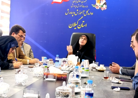 پاسخ نرگس دستیار به سؤال آوای لطیف که برخورد شما با پرسنل و زیرمجموعه‌تان چگونه است؟:ارتباط من با پرسنل و همکاران، بر پایه‌ احترام متقابل و توجه به کرامت انسانی استوار است/می‌خواهم پس از مدیریت، مرا همکار و معلم بنامند نه مدیر سابق
