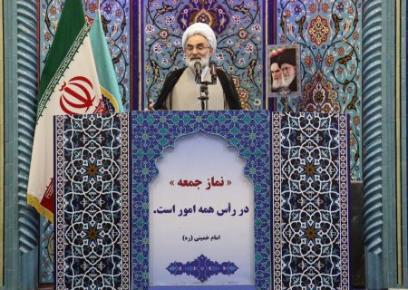 انتقاد امام جمعه رشت در خطبه های نماز جمعه این هفته شهر رشت: آقای مدیر مردم را با بدرفتاری به دفتر نماینده ولی فقیه نکشانید/ریشه ۵۰٪ مراجعات مردمی، بی‌مسئولیتی است /اگر نمی‌توانی پاسخگو باشی، نباید در آن جایگاه بنشینی