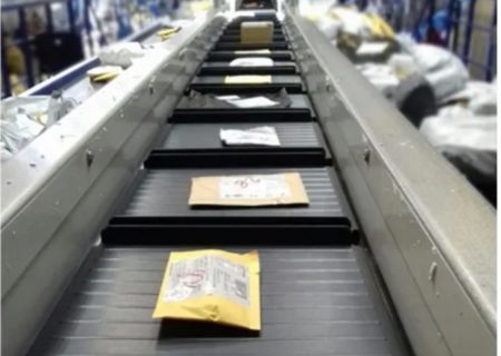 محمد احمدی معاون وزیر ارتباطات و مدیرعامل پست کشور، سورتیگ گیلان( دسته بندی هوشمند مرسولات) را علی‌رغم همه موانع گشود/ ۱۷ مهر ماه روز جهانی پست سورتینگ به گیلان می آید