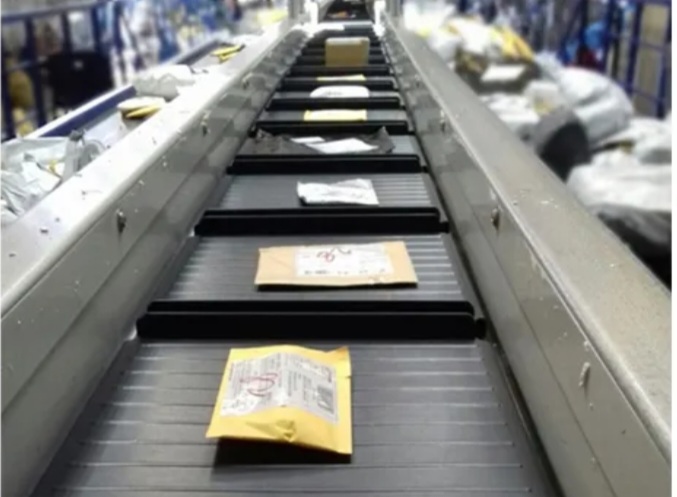 محمد احمدی معاون وزیر ارتباطات و مدیرعامل پست کشور، سورتیگ گیلان( دسته بندی هوشمند مرسولات) را علی‌رغم همه موانع گشود/ ۱۷ مهر ماه روز جهانی پست سورتینگ به گیلان می آید