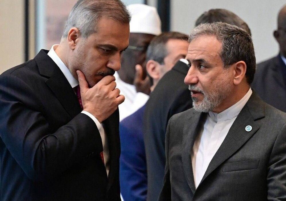 عراقچی: ایران آماده بازگشت به مذاکرات است / هنوز برنامه‌های دیدار ما با آمریکایی‌ها تنظیم نشده است / موشک‌ها هرگز موضوعی را هیچ‌کدام از نمایندگان نخواهند بود / فیدان: از ایالات متحده آمریکا و ایران می‌خواهند برای حل مسائل بر سر میز منطقه بنشینند / پنج شنبه با ویتکاف صحبت کردم. به گفت‌وگو با مقامات آمریکایی درباره تهران ادامه داد