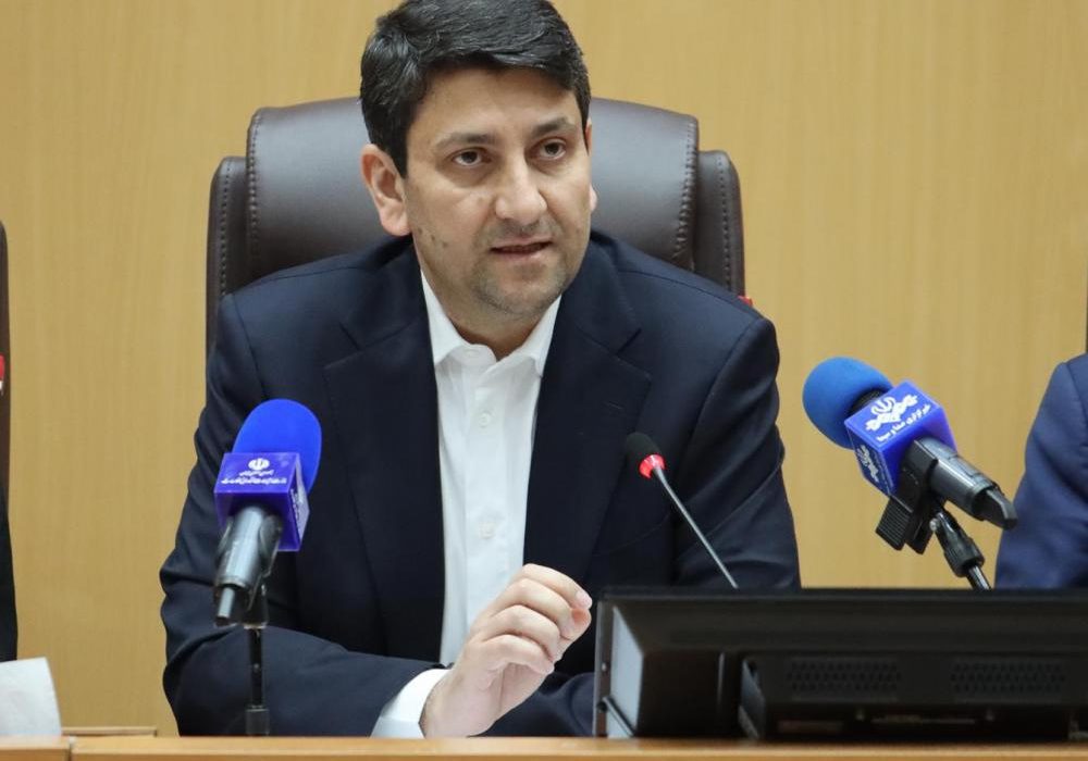 ستار هاشمی وزیر ارتباطات در رشت: ماهوارههایمان از اراضی ملی حفاظت میکنند / پوشش اینترنت تمام روستاها تا پایان برنامه هفتم