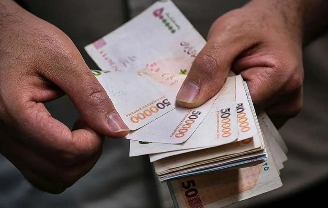 خبر مهم برای کارمندان دولت/ جزئیات جدید از نحوه پرداخت حقوق/مزایای خارج از حکم کارگزینی کاهش می‌یابد؟