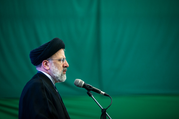 رئیس جمهور در فرودگاه مشهد:خراسان رضوی پایتخت معنوی و مذهبی ایران اسلامی است