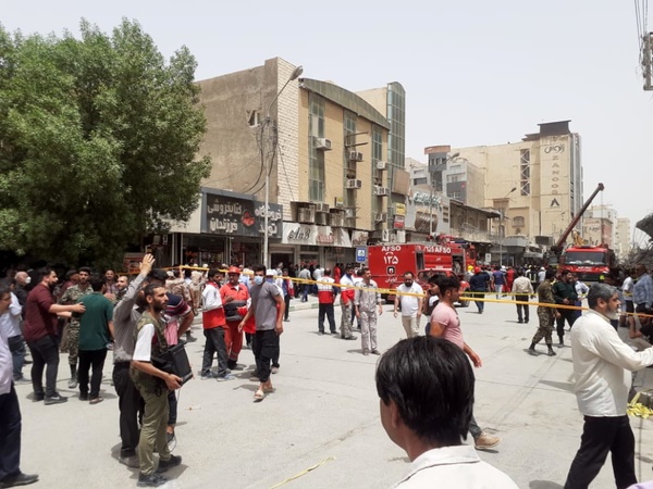 فرمانده انتظامی آبادان:علت حادثه ریزش ساختمان در آبادان در دست بررسی است/ اتخاذ تدابیر امنیتی و ترافیکی