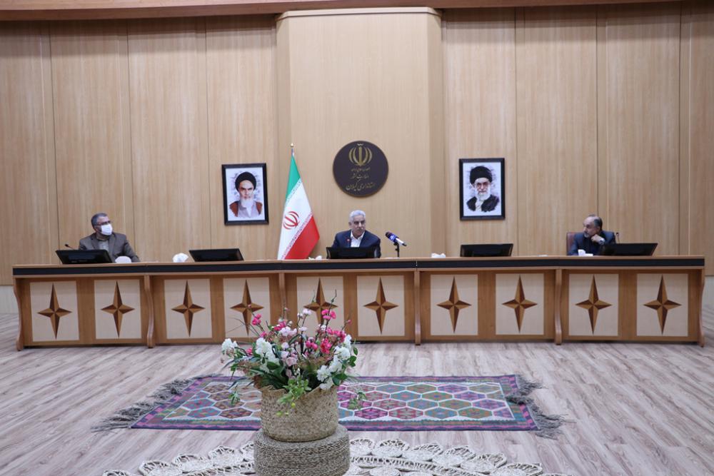 گزینش‌گری باید در چارچوب قانون باشد / آینده درخشان کشور، مشروط به گزینش خردمندانه امروز است / تربیت نیروی انسانی کارآمد و متعهد برای توسعه ایران اسلامی و رضایتمندی مردم