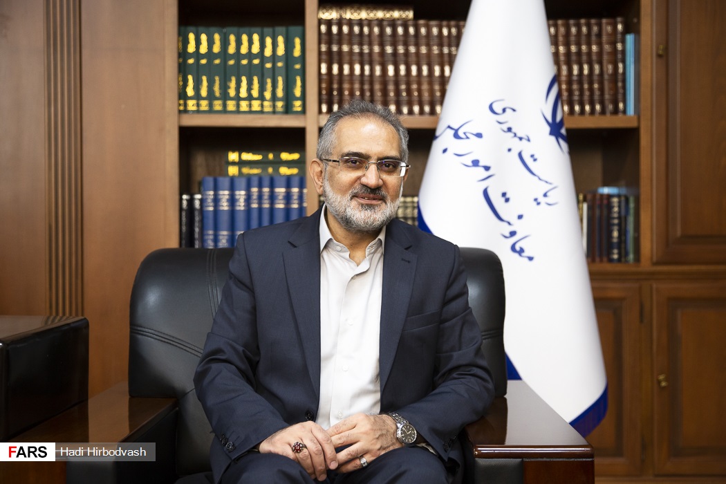 تیم رسانه ای آوای لطیف که مردمی هستند که مشکلاتشان را رسانه ای می کنیم خطاب به حسینی معاون پارلمانی رئیس جمهور در آستانه سفر دو روزه به گیلان: حضورتان به گیلان بایدپر برکت باشد و گرنه خیلی ها به گیلان آمدند و رفتند هیچ خیری برای مردم گیلان نداشت