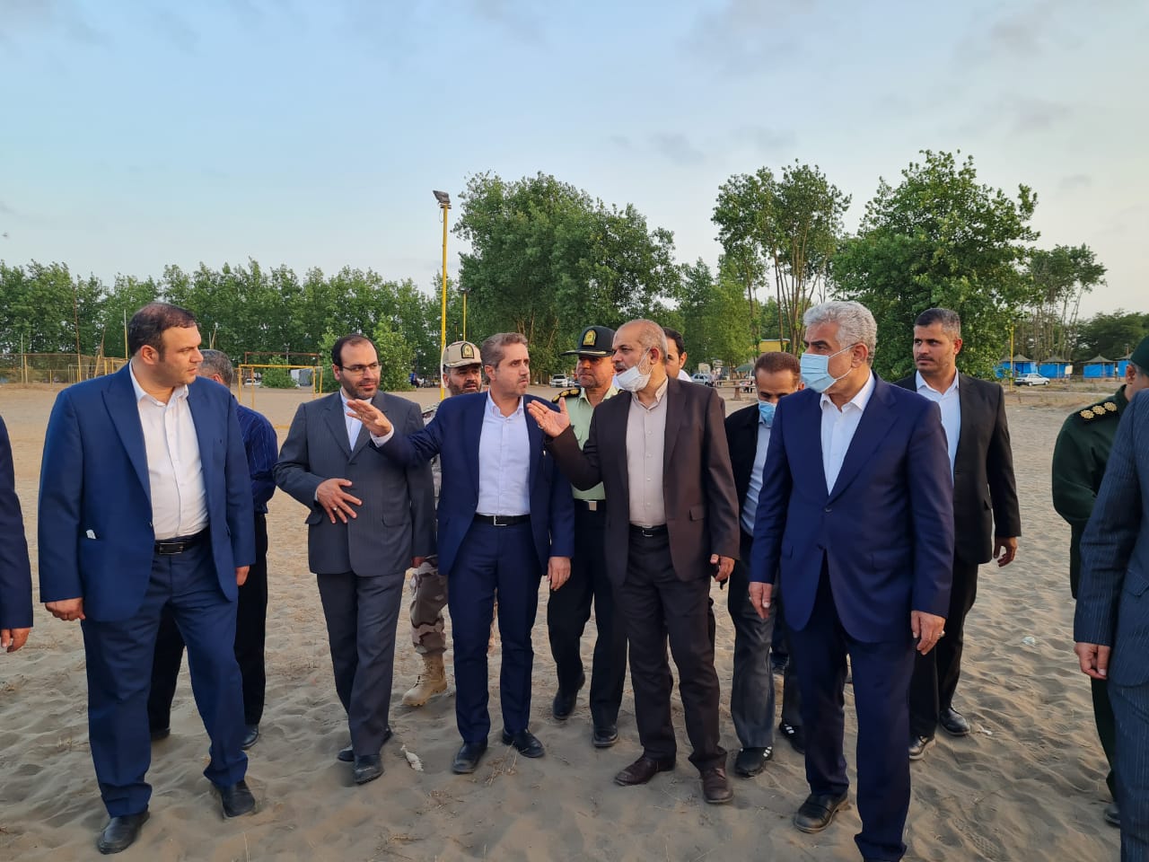 بازدید وزیر کشور و استاندار گیلان و فرماندار رشت از نوار ساحلی در رشت / دکتر وحیدی: برگزاری برنامه‌های فرهنگی در سواحل به منظور ارتقاء نشاط اجتماعی