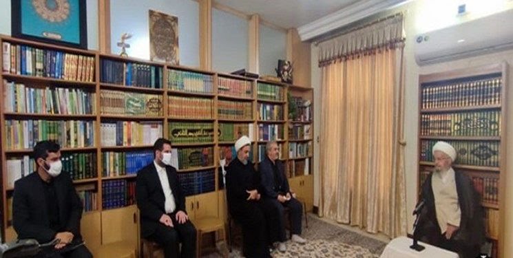 انتقاد آیت‌الله مکارم شیرازی از «افزایش لحظه‌به‌لحظه قیمت‌ها» در دیدار وزیر صمت