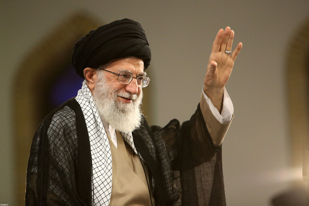 دیدار رهبرانقلاب با جمعی از دانش‌آموزان در روز چهارشنبه