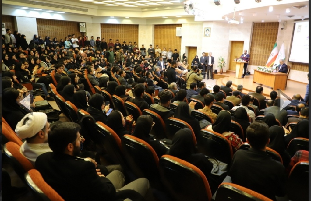 فرار رو به جلو استاندار گیلان/ به جای پاسخگویی به مطالبات دانشجویان خود مطالبه‌گر شده‌اند