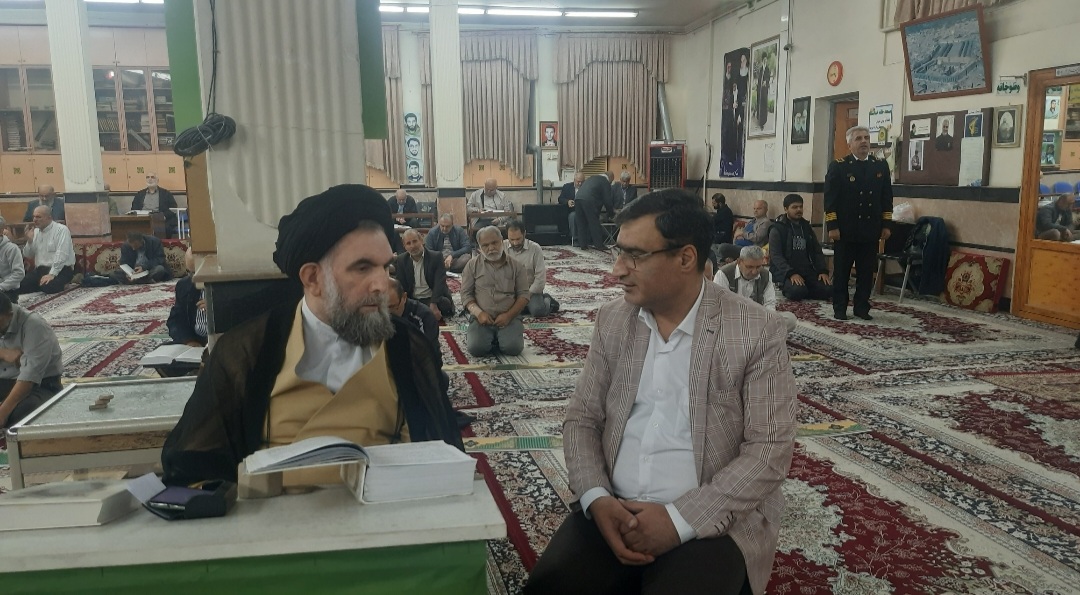نماز صبح در محضرحجت الاسلام سید حسین گلمیرزاده امام جماعت مسجد سوخته تکیه رشت:اقامه‌ نماز جماعت صبح و پنجگانه با قدمت طولانی دراین مسجد/مسئولان استانی جهت مبارزه با آسیب های اجتماعی باید، نسبت به مساجد احساس مسولیت نمایند / آوای لطیف، همین اندازه جهت رفع مشکلات مردم تلاش می‌کند جای قدر دانی دارد