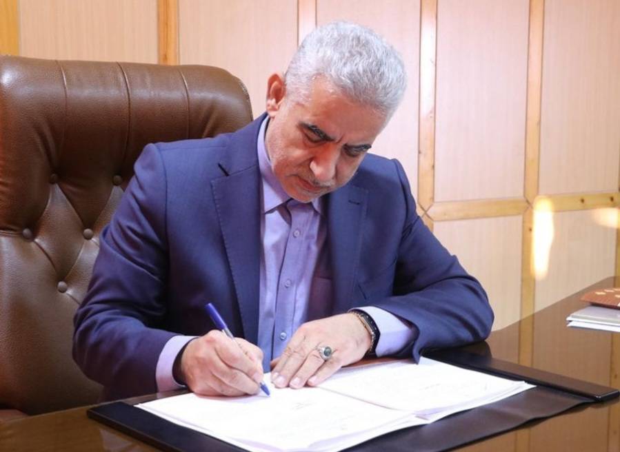 در پی درخواست استاندار گیلان از معاون رئیس جمهور جهت استخدام ۱۰ نفر در بدنه دولت به رسالت رسانه ای خود عمل کرده و اعلام می کنیم‌:انتخاب نخبه باید از طریق بنیاد نخبگان گیلان یا از طریق دانشگاه گیلان انجام شود/ معرفی یک نفر نخبه از هر شهرستانی برای ایجاد عدالت کار ارزشمند و زیبایی بودکه موردغفلت و بی مهری قرار گرفت