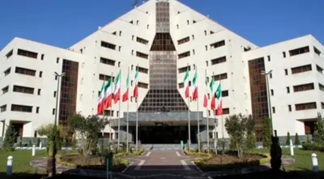 حال که استانداری گیلان نزدیک به یک سال است روابط عمومی ندارد آوای لطیف رسالتش را انجام می دهد: چرا استانداری گیلان تا کنون تغییر ساعت کاری ادارات و سازمانهای گیلان را براساس مصوبه هیات دولت به دستگاههای اجرایی اعلام نکرده است؟