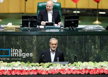 پزشکیان درمراسم تحلیف:  باید فرصت حضور و مشارکت برای کسانی که تاکنون در حاشیه بودند را فراهم کنیم/عادی سازی روابط اقتصادی و تجاری ایران با جهان را حق مسلم ایران می دانم و برای رفع تحریم های ظالمانه از پای نخواهم نشست