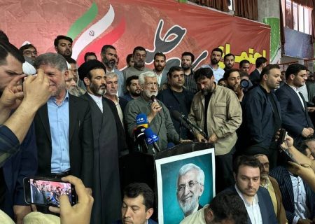 جلیلی در جمع مردم کرمانشاه:شهید رئیس وقتی انتخاب شد، حرکت را شروع کرد/هر جوان کرمانشاهی می‌تواند یک صادر کننده موفق باشد