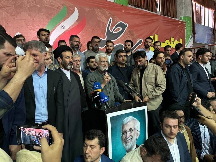 جلیلی در جمع مردم کرمانشاه:شهید رئیس وقتی انتخاب شد، حرکت را شروع کرد/هر جوان کرمانشاهی می‌تواند یک صادر کننده موفق باشد