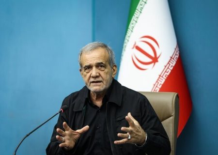 پزشکیان: در این دولت کسانی که بدون دلیل موجه بالا رفته‌اند، پایین می‌آیند