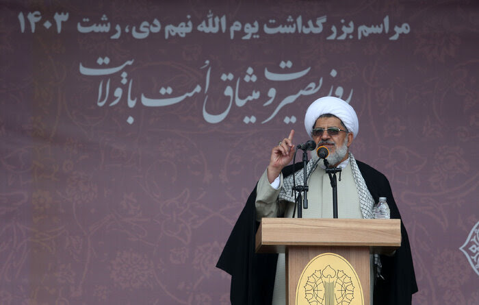جانشین سازمان عقیدتی سیاسی وزارت دفاع در میدان شهدای ذهاب رشت؛ضعف دشمن خطای محاسباتی در شناخت ملت ایران است