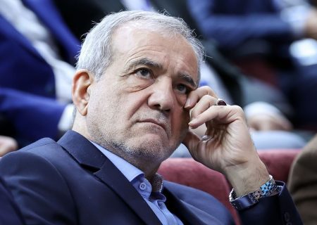 احمد نیا سرپرست امور اطلاع رسانی دولت شایعه استعفای رئیس جمهور را رد کرد: دولت به دروغ‌های شاخدار گرفتارحاشیه‌ ها نمی‌شود