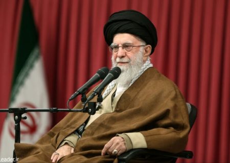 رهبر انقلاب اسلامی در دیدار هزاران نفر از زنان و دختران:حقوق زن و مرد در خانواده یکسان است
