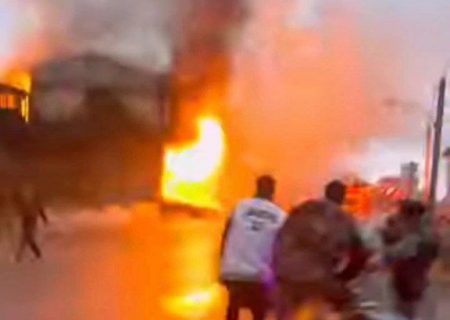 پارگی شیلنگ بخاری باعث انفجار مغازه ای در چمارسرای رشت شد