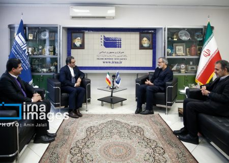 محمد احمدی معاون وزیر ارتباطات و مدیرعامل شرکت ملی پست با حسین جابری انصاری مدیر عامل خبرگزاری جمهوری اسلامی دیدار و گفتگو کرد
