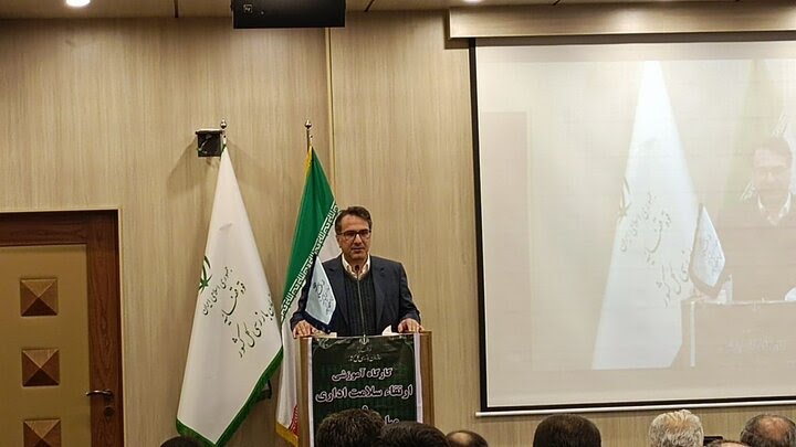 فرزام صفت سرپرست معاونت توسعه منابع انسانی استانداری گیلان:عدم آگاهی شهرداران به قوانین است که منجر به تخلفات می‌شود/شهرداران پیشانی حاکمیتی هستند