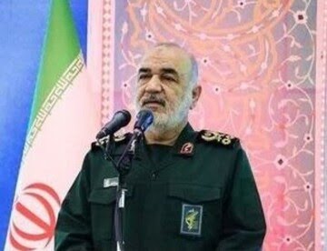 سردار سلامی: مردم از ما مستمرا درخواست «وعده صادق ۳» می‌کنند؛ به این دلیل که آنها مواجهه‌های سخت را به زیبایی به عنوان یک فضای جنگی حس می‌کنند ما هم عمل می‌کنیم، اجازه نمی‌دهیم اشتهای‌شان ا برای اقتدارطلبی و عزت‌طلبی کور شود