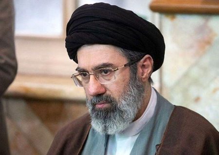تهران تایمز، وابسته به سازمان تبلیغات، با اشاره به ادعای پست درمورد جانشینی سیدمجتبی خامنه ای:آیت الله خامنه‌ای همچنان در مخالفت با هر یک از فرزندانش مصمم است؛ مجلس خبرگان هم به این تصمیم احترام می گذارد