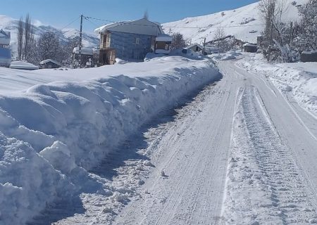 آغاز بارش شدید برف در ۲ محور مواصلاتی گیلان؛ تردد جریان دارد