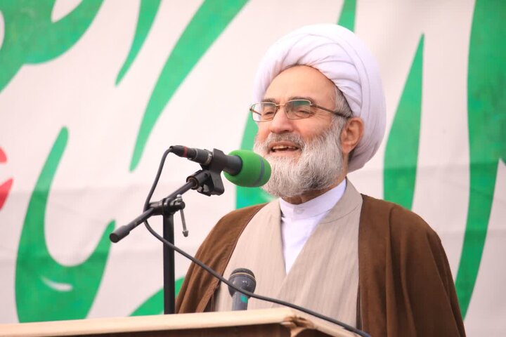 آیت الله فلاحتی در نماز عید فطر خطاب به مسئولان:  تحقق شعار سال را‌جدی بگیرید/ارباب رجوع را نگران نکنید/ مردم انتظار ثبات قیمت ها و رفتار عادلانه از مسئولان دارند